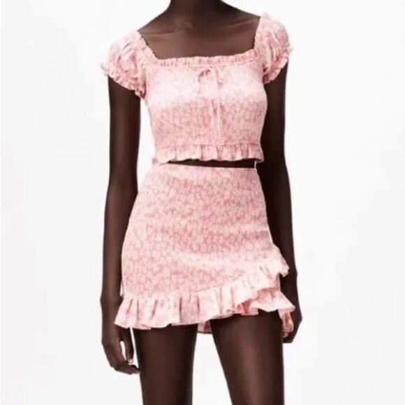 Zara Dresses & Skirts - NWT Zara Floral Pink Ruffle Skirt